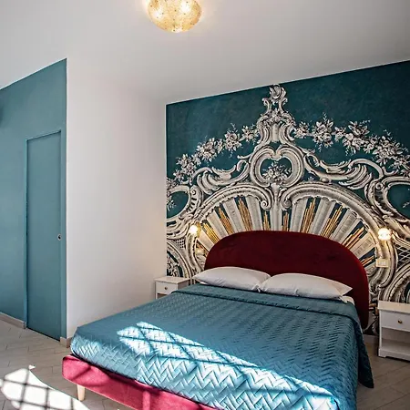 ゲストハウス Ludus ローマ